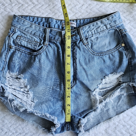 Fashion Nova Hi-Rise Cut-Off Denim Shorts Size Medium (28) - Picture 9 of 12